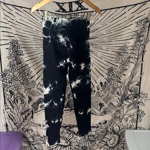Black and White Tie-Dye Leggings